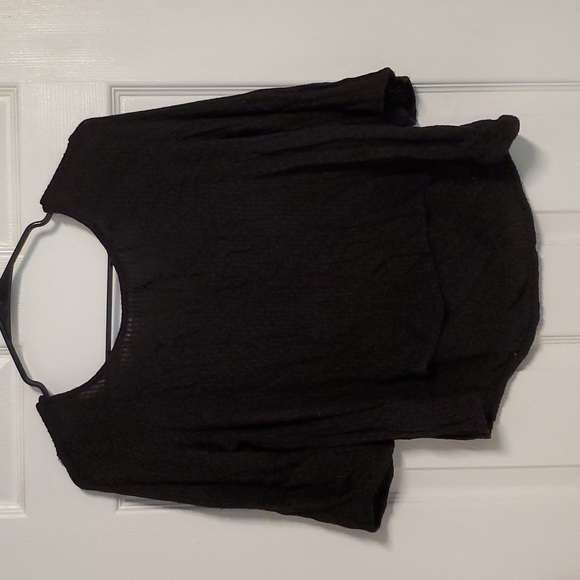 Women's black pattern Cooperative Large crop top blouse - Picture 3 of 3